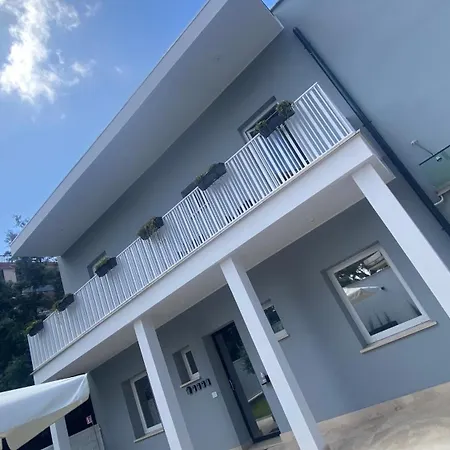 Grey House Luxury * 라티나